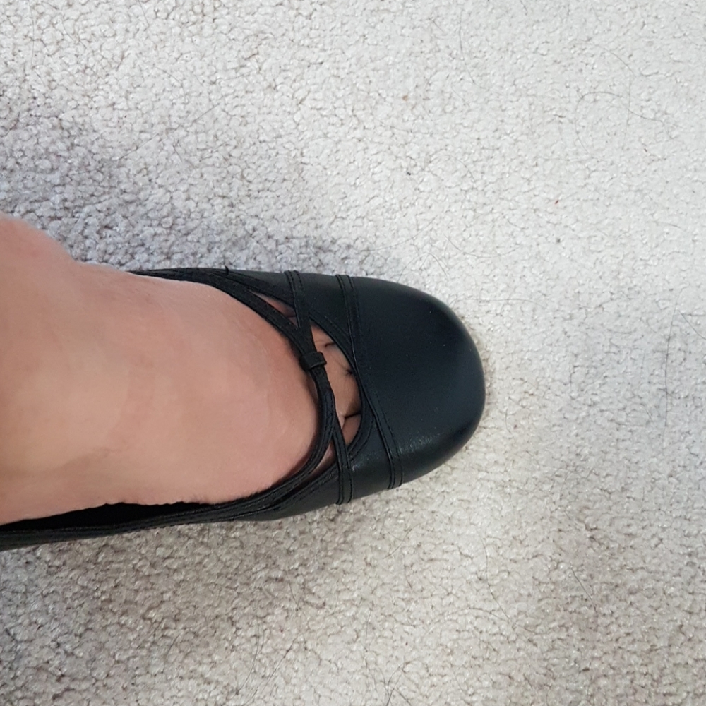 Shoes - Picture 4 of 5